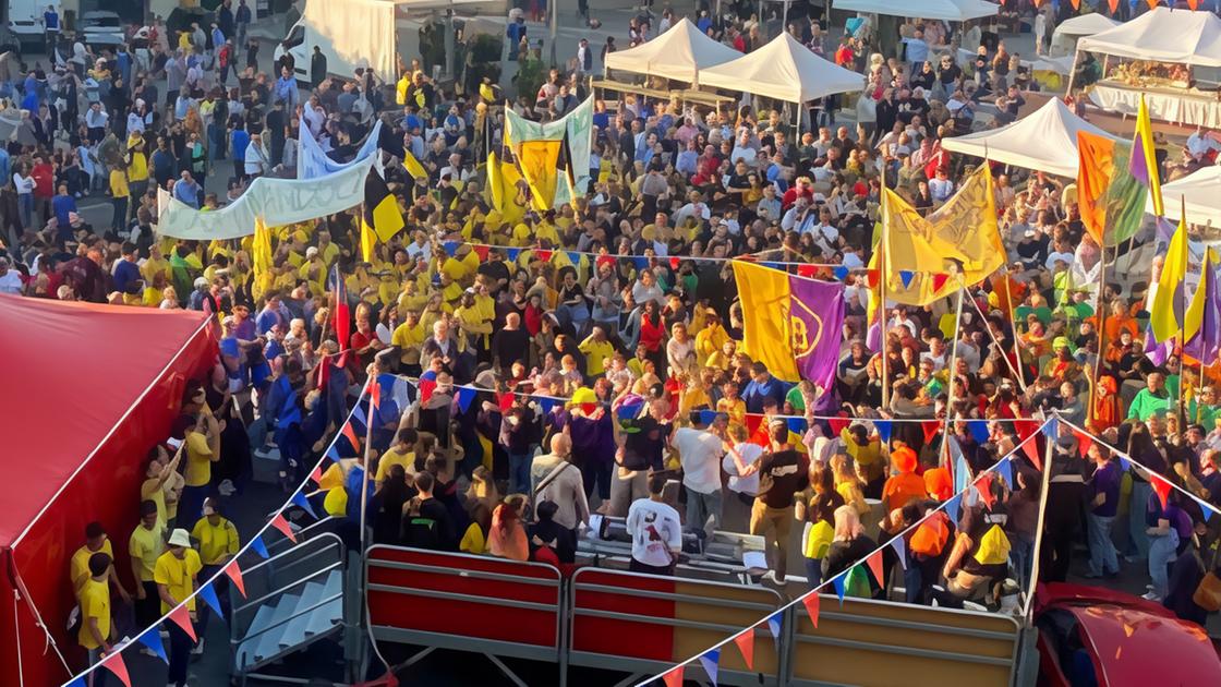 canta maggio entra nel vito verso il corteo da Lanazione.it canta maggio entra nel vito verso il corteo