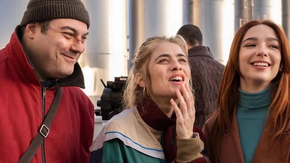 L’attore pratese Yuri Tuci con la regista Greta Scarano e la coprotagonista de La vita da grandi Matilda De Angelis. Al cinema Eden e alla multisala Giometti
