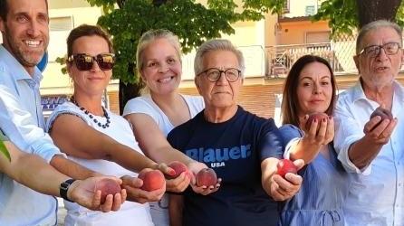 https://www.lanazione.it/image-service/view/acePublic/alias/contentid/ODA4NTg2NmMtMmU4MS00/0/tutti-in-centro-stasera-festa-della-pesca.jpeg?f=16:9&w=1200&h=630