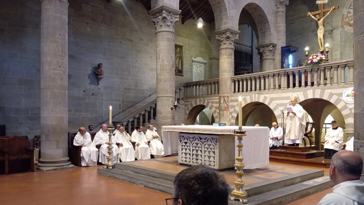 Un momento della messa in ricordo di Mons. Giovannetti celebrata dal Vescovo Mons. Manetti Un momento della messa in ricordo di Mons. Giovannetti celebrata dal Vescovo Mons. Manetti