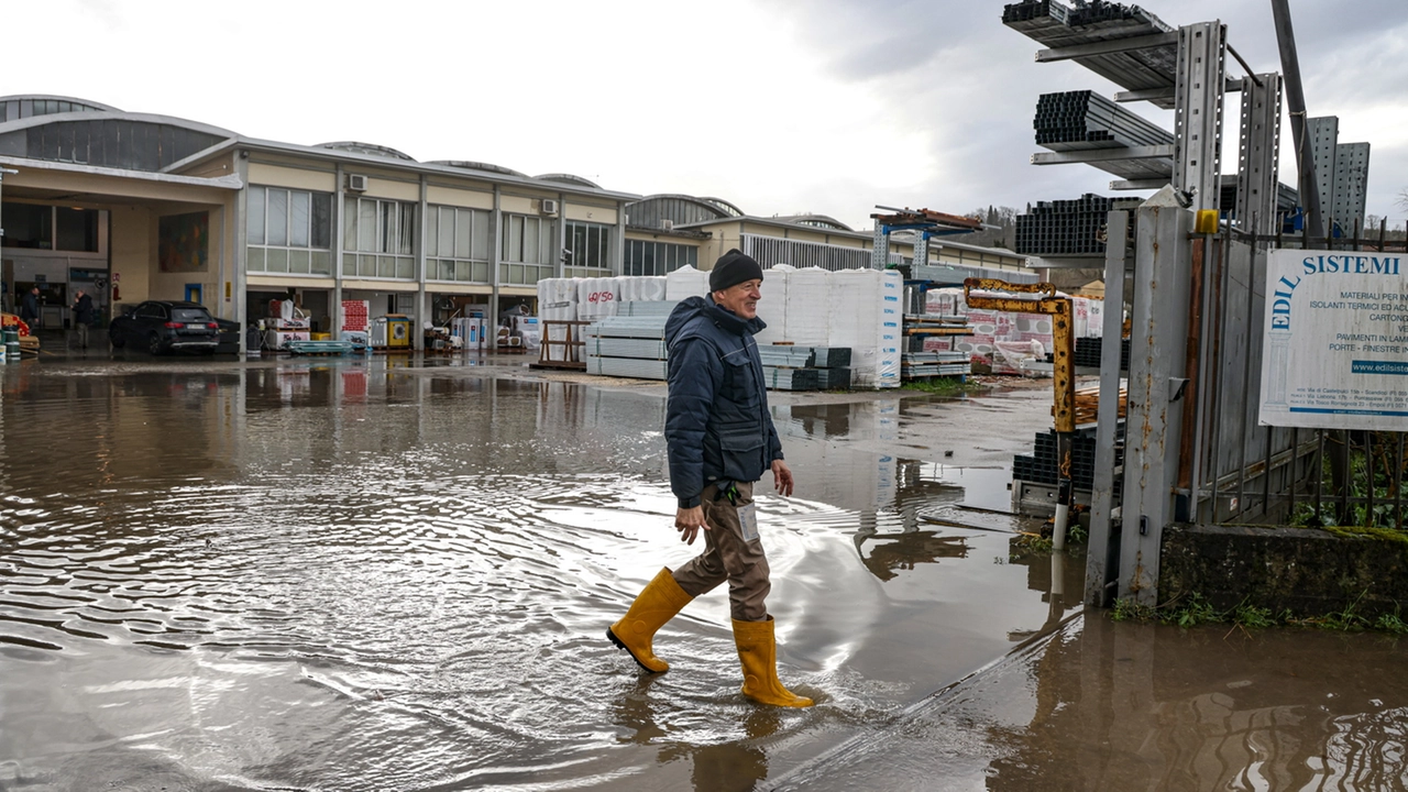 Il forte temporale ha provocato allagamenti in diverse zone della città Il forte temporale ha provocato allagamenti in diverse zone della città