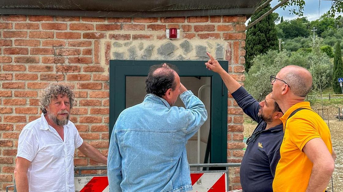 https://www.lanazione.it/image-service/view/acePublic/alias/contentid/ODA5Yjc4ZjgtMzE1Yi00/0/vandali-al-parco-del-drago-danni-per-cinquemila-euro.jpeg?f=16:9&w=1200&h=630