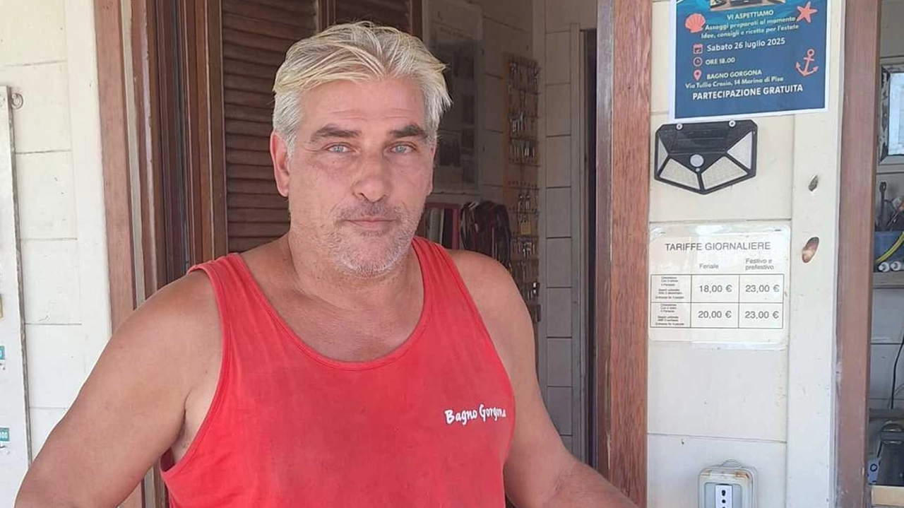 Il titolare del Bagno Gorgona: "Molte incognite, fra erosione e Bolkestein... ma la passione vince su tutto" Il titolare del Bagno Gorgona: "Molte incognite, fra erosione e Bolkestein... ma la passione vince su tutto"