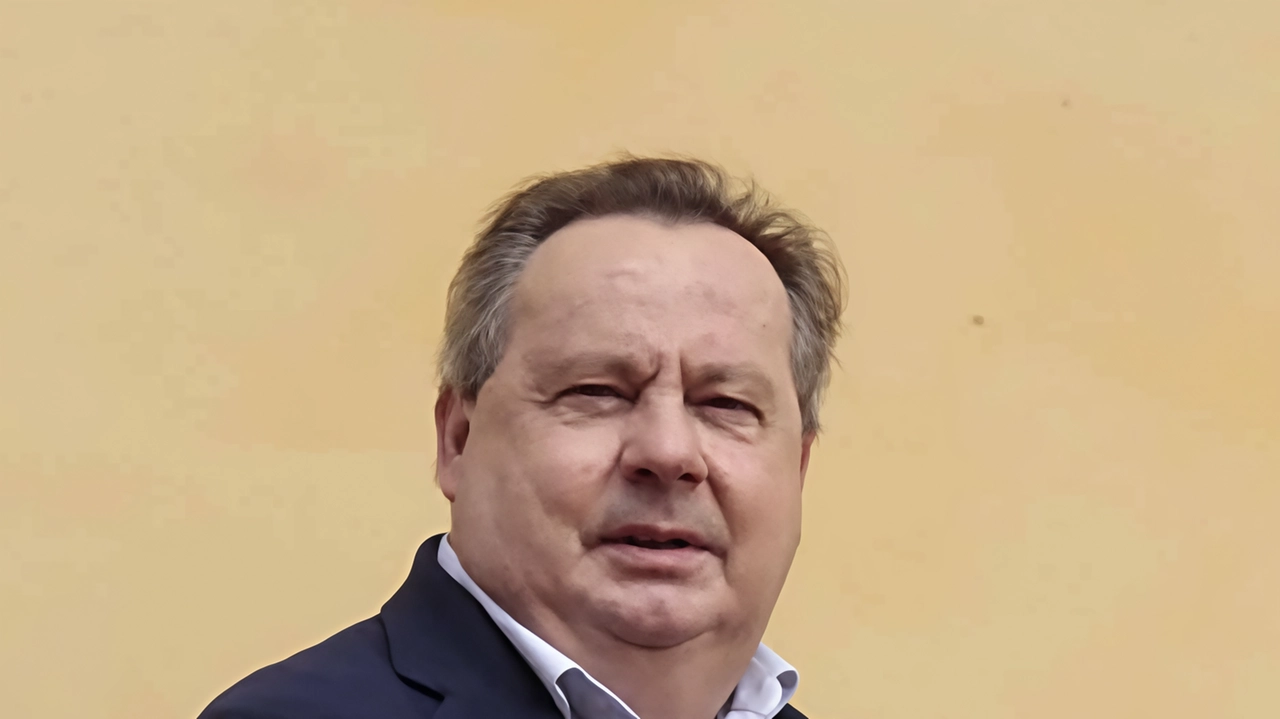 Il presidente del consiglio comunale di Barga, Gabriele Giovannetti, è finito al centro della polemica politica per alcune affermazione fatti sui social network Il presidente del consiglio comunale di Barga, Gabriele Giovannetti, è finito al centro della polemica politica per alcune affermazione fatti sui social network