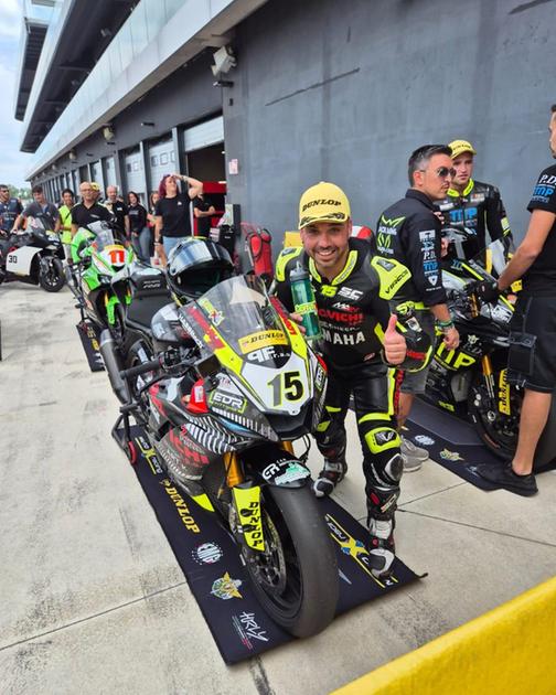 Tragedia alla gara di moto. Muore Gabriele Cottini sul circuito di Cremona. Due comunità sconvolte