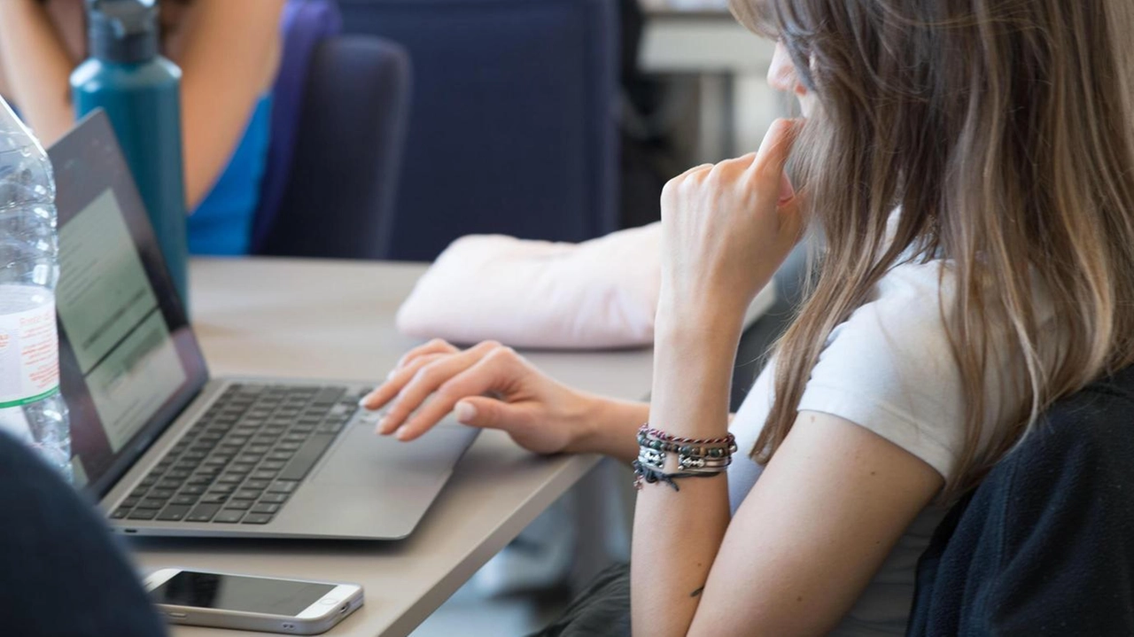Opportunità di lavoro in ambito digitale per chi vive in Toscana. Aruba, realtà fondata ad Arezzo nel 1994 ed oggi... Opportunità di lavoro in ambito digitale per chi vive in Toscana. Aruba, realtà fondata ad Arezzo nel 1994 ed oggi...