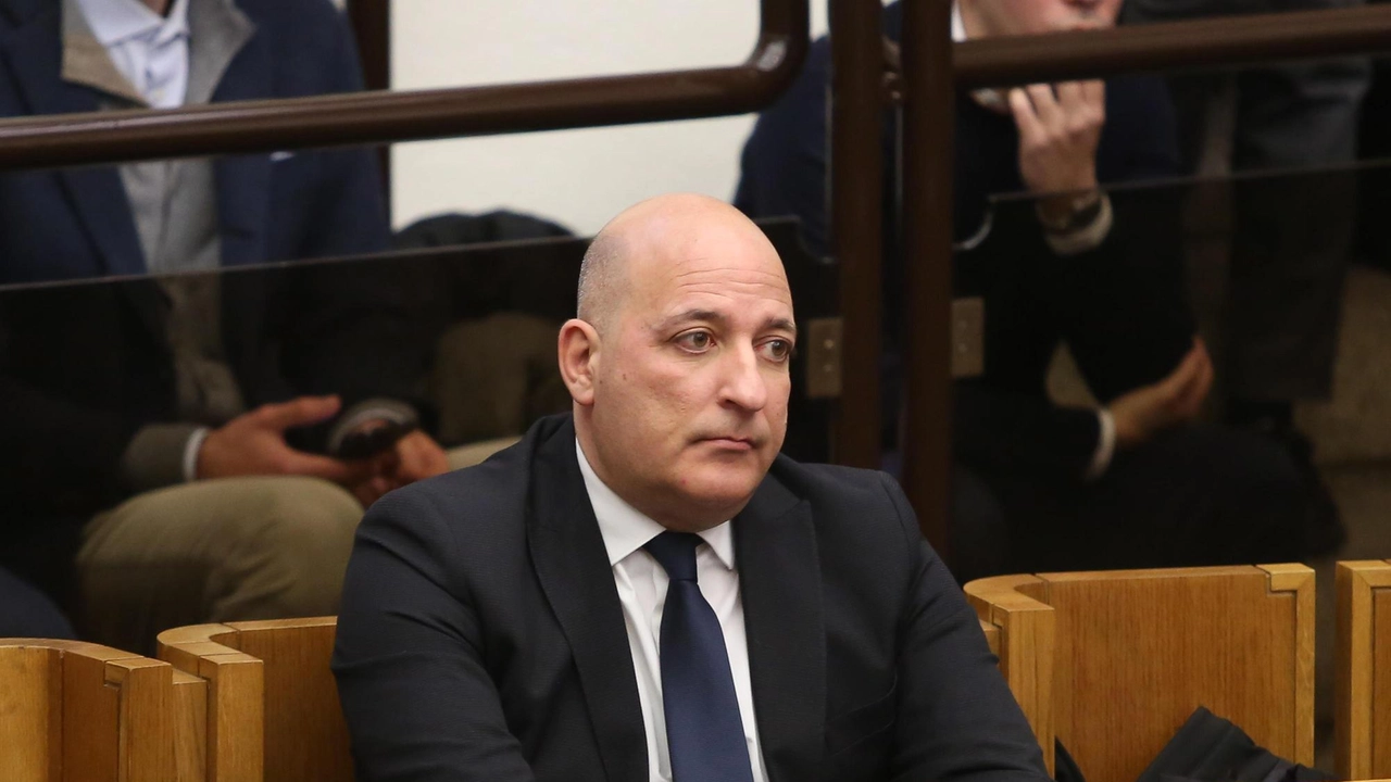 "La Regione, cui spetta la responsabilità in materia di demanio idrico e sanità pubblica, non può rimanere in silenzio.... "La Regione, cui spetta la responsabilità in materia di demanio idrico e sanità pubblica, non può rimanere in silenzio....
