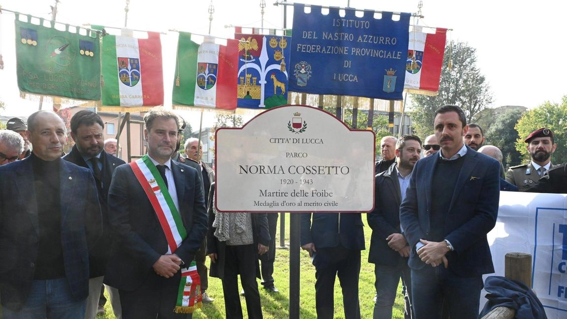 Intitolato parco giochi a Norma Cossetto a San Marco, vittima delle foibe nel 1943. Cerimonia ufficiale con autorità e associazioni presenti. Intitolato parco giochi a Norma Cossetto a San Marco, vittima delle foibe nel 1943. Cerimonia ufficiale con autorità e associazioni presenti.