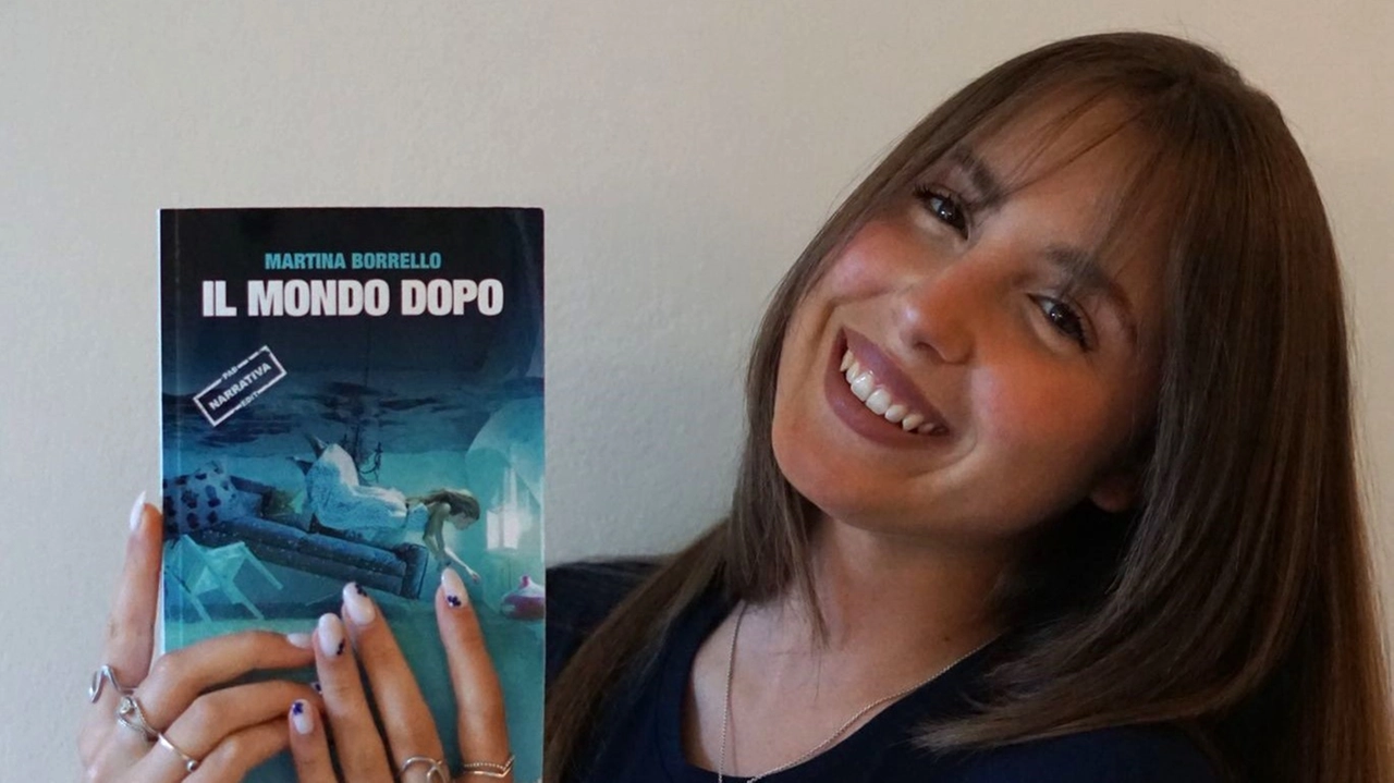 Martina Borrello con il suo libro "Il Mondo Dopo"