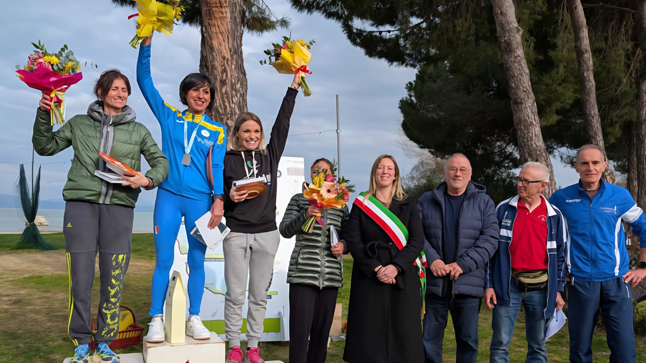 Il podio al femminile; a destra quello maschile Il podio al femminile; a destra quello maschile