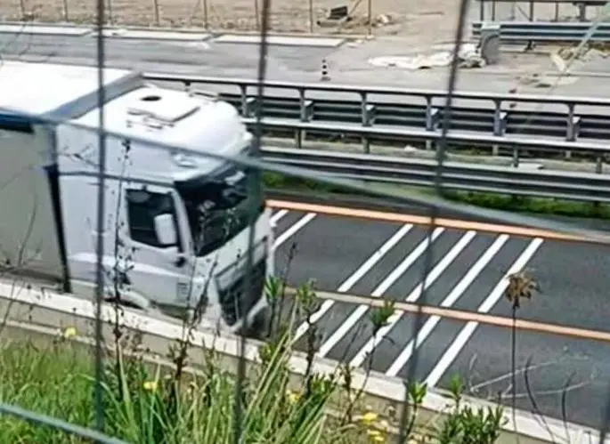 Bande rumorose sull’A1. Problema risolto a metà