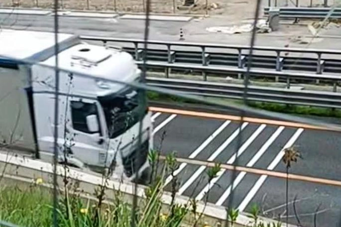 Bande rumorose sull’A1. Problema risolto a metà