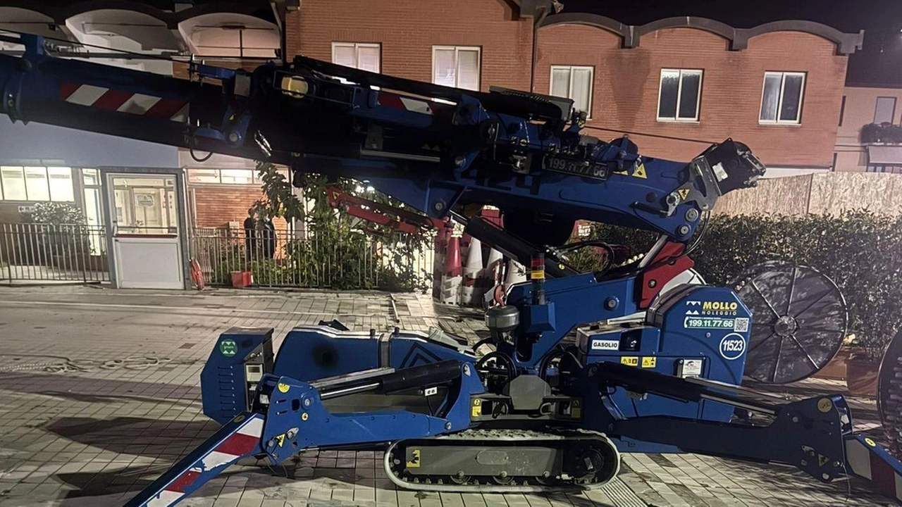 La piscina di via Roma sarà presto disponibile per le società di nuoto grazie ai lavori di ristrutturazione in fase di completamento. La piscina di via Roma sarà presto disponibile per le società di nuoto grazie ai lavori di ristrutturazione in fase di completamento.