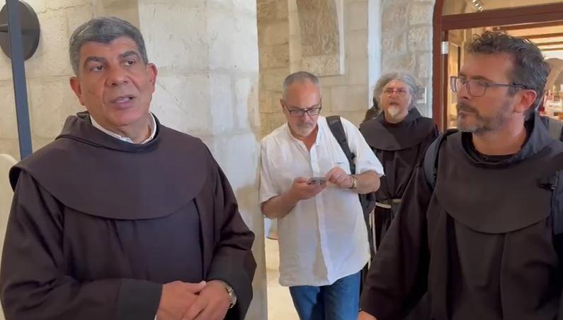 vescovi toscani a gerusalemme dopo attacco di israele portati fuori dalla citt224 vecchia cerchiamo voli per rientrare