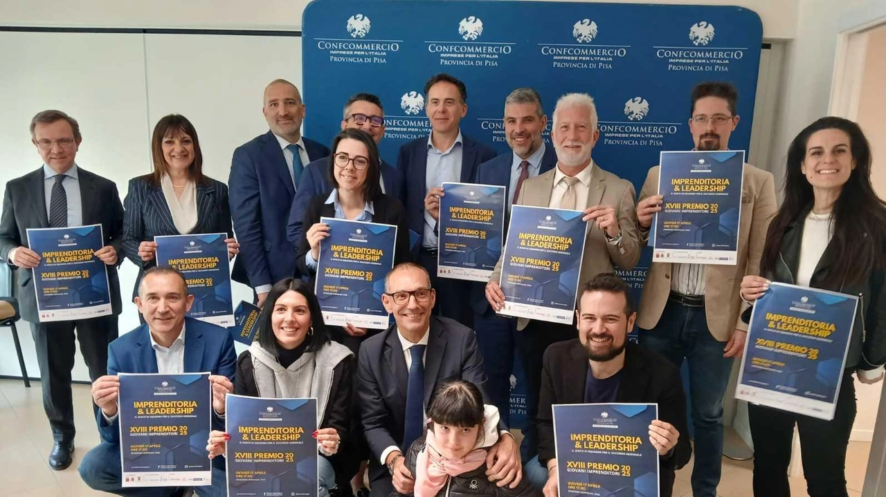 Le autorità e gli organizzatori del «. Premio Giovani Imprenditori» promosso da Confcommercio Provincia di Pisa