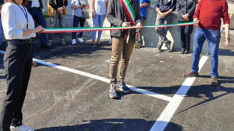 Tredici posti auto in più per il paese. Un sollievo per tutta la comunità