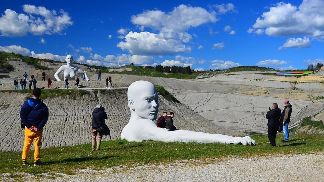 La techno in discarica. Artisti internazionali per un festival unico La techno in discarica. Artisti internazionali per un festival unico