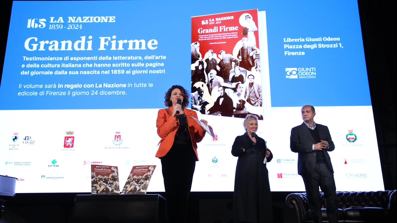 La presentazione del libro "Grandi Firme" all'Odeon. Al centro la vicedirettrice de La Nazione Cristina Privitera, l'attrice Daniela Morozzi e il responsabile delle Iniziative speciali de La Nazione Guglielmo Vezzosi (Foto Marco Mori / New Press Photo)