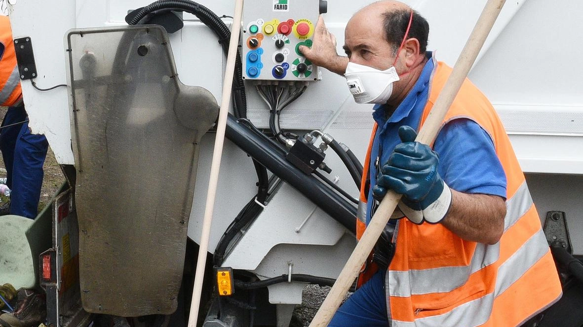La Fit Cisl denuncia disparità salariali a Carrara dovute all'esternalizzazione di servizi da parte di Nausicaa, con risvolti negativi sulle condizioni di lavoro. Si chiede la reinternalizzazione o l'applicazione di contratti equi per i dipendenti coinvolti. La Fit Cisl denuncia disparità salariali a Carrara dovute all'esternalizzazione di servizi da parte di Nausicaa, con risvolti negativi sulle condizioni di lavoro. Si chiede la reinternalizzazione o l'applicazione di contratti equi per i dipendenti coinvolti.
