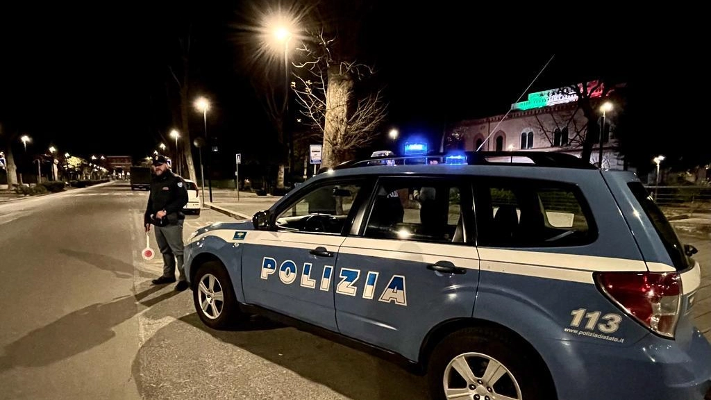 La polizia sta passando al setaccio il territorio alla caccia dei fuggitivi (foto d’archivio) La polizia sta passando al setaccio il territorio alla caccia dei fuggitivi (foto d’archivio)