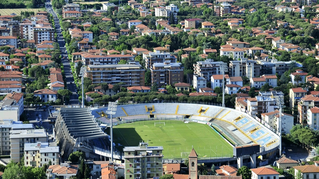 L’Arena Garibaldi immortalata dal deltaplano: foto scattata dall’amico Piero Frassi, alias il “fotografo volante” L’Arena Garibaldi immortalata dal deltaplano: foto scattata dall’amico Piero Frassi, alias il “fotografo volante”