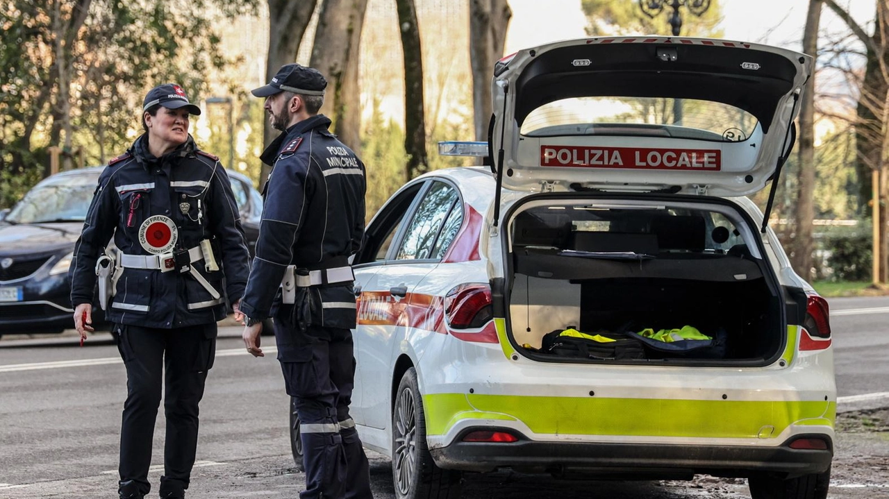 Controlli della polizia municipale alle Cascine Controlli della polizia municipale alle Cascine