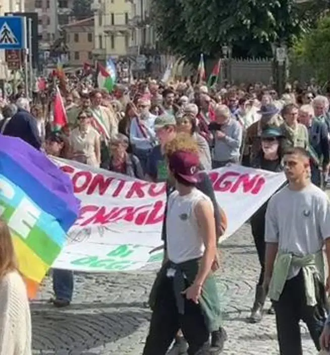 Scuola mobilitata per Gaza. Mozione firmata da docenti. E domani sera un corteo