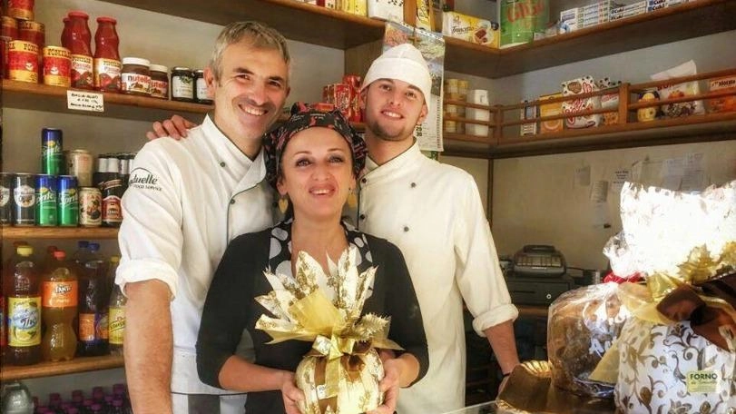 Chiesanuova tappa obbligata delle gite domenicali delle famiglie e dei camminatori. La bottega ’Graziella’ è storica e divide con Giotto il ’compito’ di sfamare chi arriva in collina . Chiesanuova tappa obbligata delle gite domenicali delle famiglie e dei camminatori. La bottega ’Graziella’ è storica e divide con Giotto il ’compito’ di sfamare chi arriva in collina .