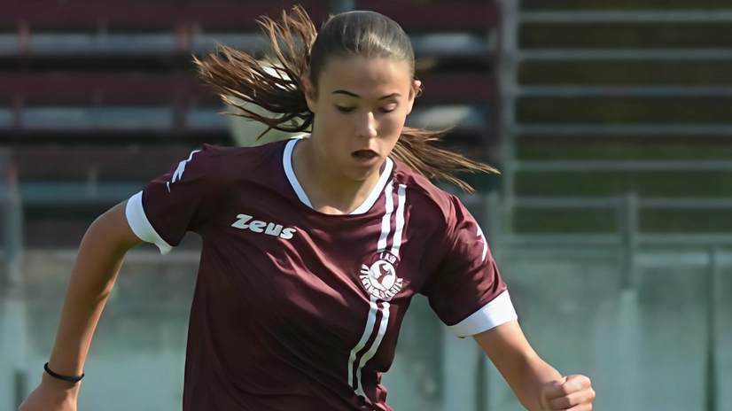La giovane Paola Taddei in piena azione con addosso la maglia dell’Arezzo La giovane Paola Taddei in piena azione con addosso la maglia dell’Arezzo
