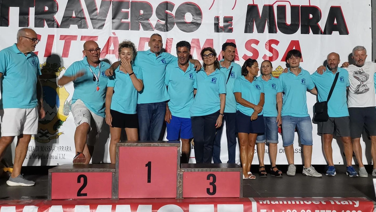 L’atleta delle Fiamme Azzurre, secondo l’anno scorso, mette in fila Jaafari, un incredibile Meucci e il detentore del titolo Aouani. Il podio femminile è completato dalle big azzurre Yaremchuk e Zanne. Sagramoni e Pizzi, secondi tra i Senior, sono i primi massesi. L’atleta delle Fiamme Azzurre, secondo l’anno scorso, mette in fila Jaafari, un incredibile Meucci e il detentore del titolo Aouani. Il podio femminile è completato dalle big azzurre Yaremchuk e Zanne. Sagramoni e Pizzi, secondi tra i Senior, sono i primi massesi.