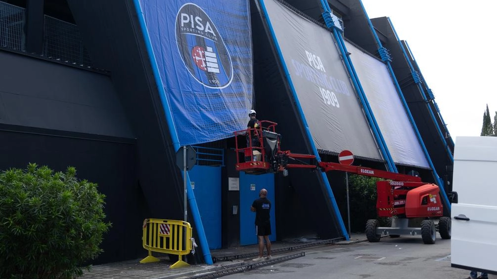 Restyling da tre milioni con Comune e Pisa Sporting Club, fari a led e un tunnel per i calciatori. Capienza a 12.508 posti, nuovi box, sala conferenze e spazi vip per lo stadio rinnovato.
