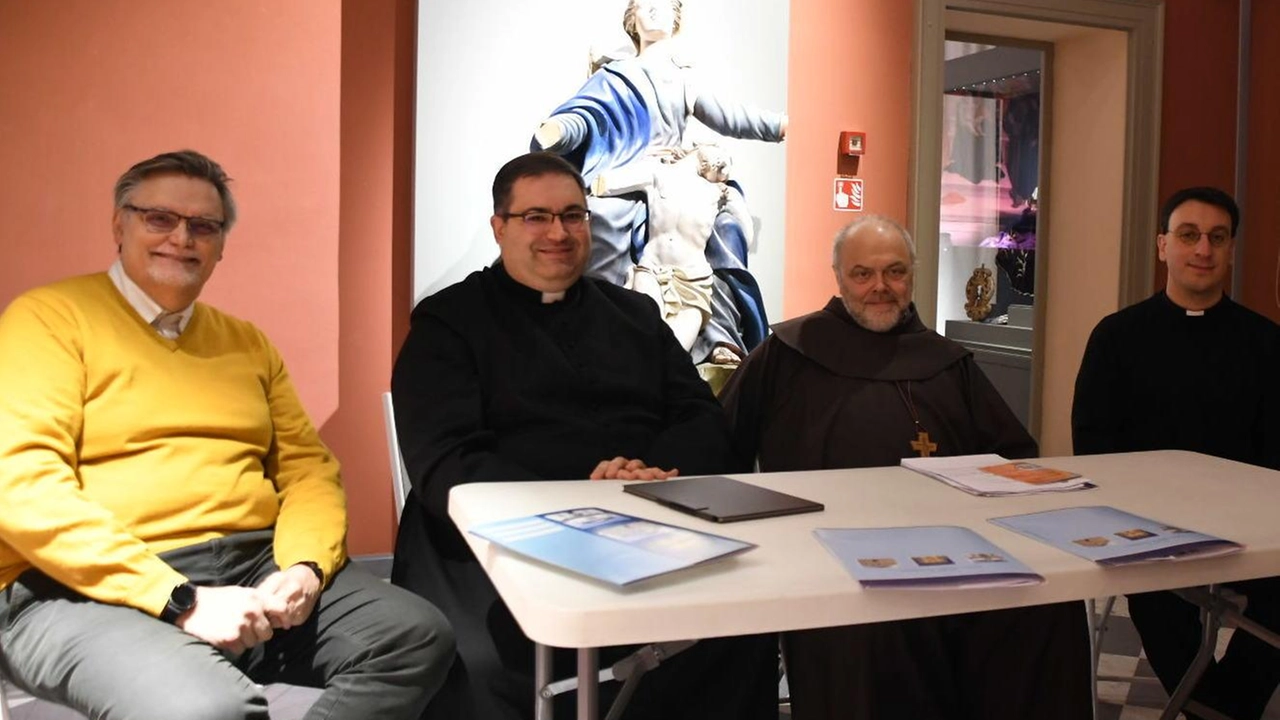 Da sinistra: Don Alessandro Biancalani, Don Samuele Agnesini, il vescovo, monsignor Mario Vaccari e Don Emanuele Borserini alla presentazione delle iniziative per il Giubileo al Museo Diocesano ( oto Nizza Da sinistra: Don Alessandro Biancalani, Don Samuele Agnesini, il vescovo, monsignor Mario Vaccari e Don Emanuele Borserini alla presentazione delle iniziative per il Giubileo al Museo Diocesano ( oto Nizza