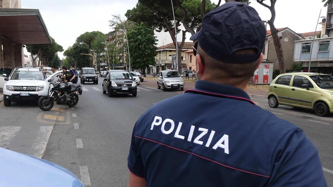 https://www.lanazione.it/image-service/view/acePublic/alias/contentid/ODE2OTQ0MTMtZTU4MS00/0/il-raid-in-piazza-dante-avevano-i-caschi-in-testa-e-mazze-strette-in-pugno.jpeg?f=16:9&w=1200&h=630
