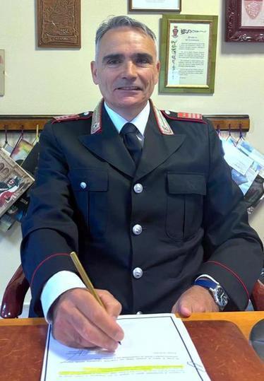 https://www.lanazione.it/image-service/view/acePublic/alias/contentid/ODE3MDRlYTYtMThlYy00/0/badia-a-settimo-lascia-il-comandante-dei-carabinieri.jpeg?f=1.90:1&h=630
