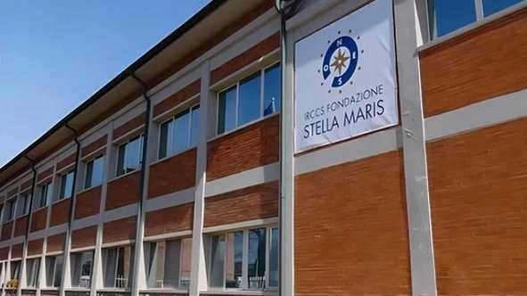 Indagini in corso sui colpi esplosi dal finestrino di un’auto in corsa contro la Stella Maris a Calambrone Indagini in corso sui colpi esplosi dal finestrino di un’auto in corsa contro la Stella Maris a Calambrone