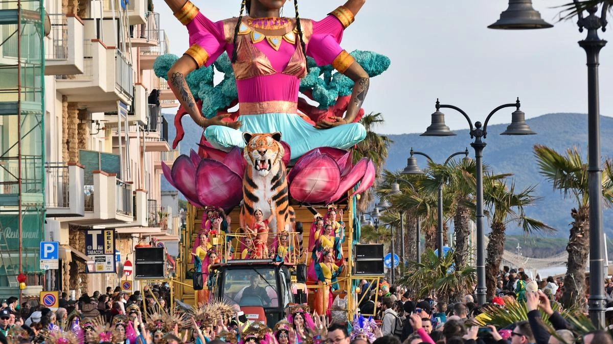 Un’immagine del carnevale di Follonica dello scorso febbraio Nella città del Golfo si pensa già alla prossima edizione Un’immagine del carnevale di Follonica dello scorso febbraio Nella città del Golfo si pensa già alla prossima edizione