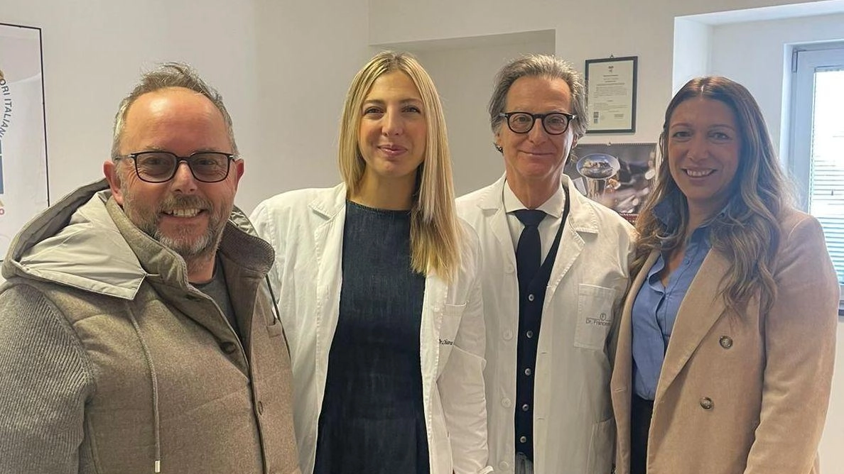 La Federazione autotrasportatori italiani Fai dell’Umbria sostiene il progetto di prevenzione dermatologica "Neo Amico Mio" in collaborazione con l’Associazione Umbra per la lotta Contro il Cancro. Evento presso la sede Fai a Balanzano con imprenditori e famiglie presenti. Progetto attivo dal 2006, offre visite gratuite per sensibilizzare sull'importanza del controllo dei nei. Prossimi appuntamenti di prevenzione in programma. La Federazione autotrasportatori italiani Fai dell’Umbria sostiene il progetto di prevenzione dermatologica "Neo Amico Mio" in collaborazione con l’Associazione Umbra per la lotta Contro il Cancro. Evento presso la sede Fai a Balanzano con imprenditori e famiglie presenti. Progetto attivo dal 2006, offre visite gratuite per sensibilizzare sull'importanza del controllo dei nei. Prossimi appuntamenti di prevenzione in programma.