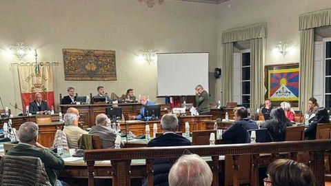 Polemica sulla prosecuzione della seduta: "Non è la modalità congrua" Polemica sulla prosecuzione della seduta: "Non è la modalità congrua"