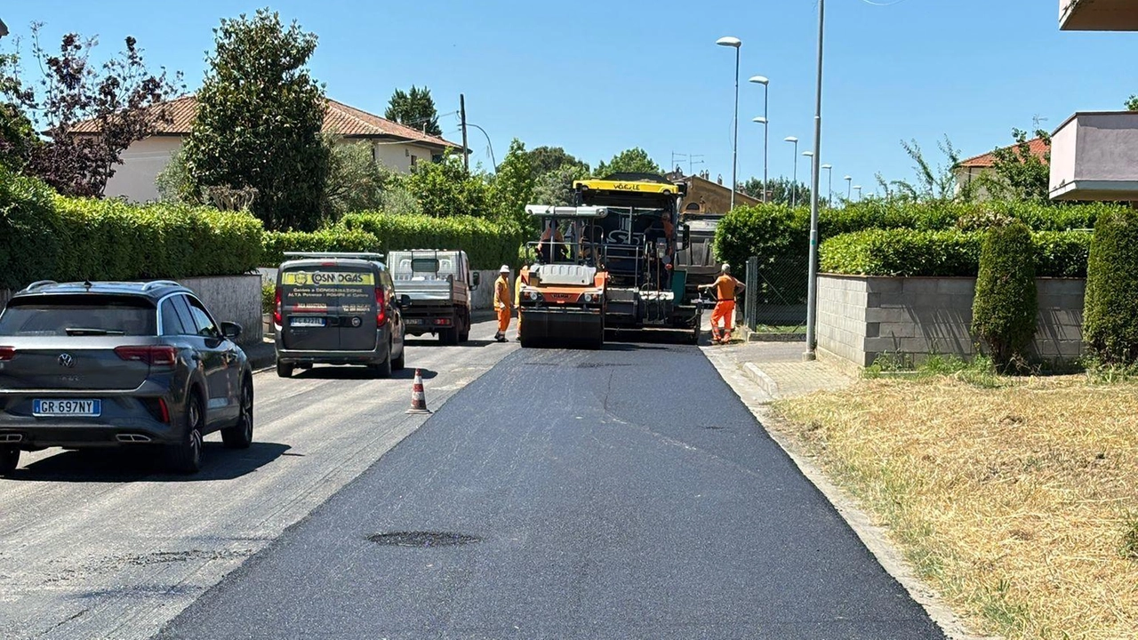 Una raffica di cantieri per le asfaltature sulle strade di Cascina, dal capoluogo alle frazioni con risorse proprie del Comune e con fondi Pnrr Una raffica di cantieri per le asfaltature sulle strade di Cascina, dal capoluogo alle frazioni con risorse proprie del Comune e con fondi Pnrr