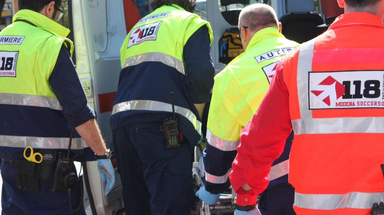 Un trentenne di Carrara ieri mattina è volato in una scarpata lungo viale XXV Aprile tra Fiumaretta e Marinella. Probabilmente... Un trentenne di Carrara ieri mattina è volato in una scarpata lungo viale XXV Aprile tra Fiumaretta e Marinella. Probabilmente...