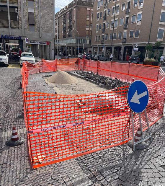 https://www.lanazione.it/image-service/view/acePublic/alias/contentid/ODExM2JiYTgtODk5Yi00/0/pasticcio-a-piazza-ridolfi-presentato-un-esposto-alla-corte-dei-conti.jpeg?f=1.90:1&h=630