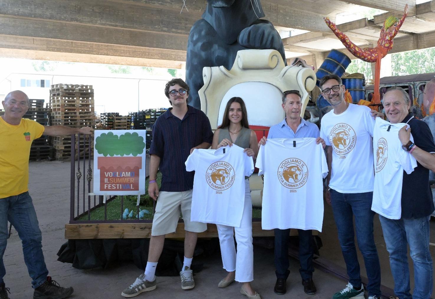 https://www.lanazione.it/image-service/view/acePublic/alias/contentid/ODExNDY5ZDUtNTU2Yy00/0/vogliamo-il-summer-festival-la-nuova-t-shirt-con-la-pantera.jpeg