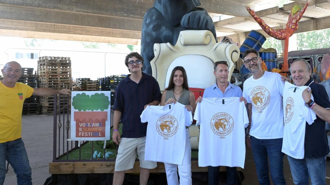 La presentazione della maglietta di Vogliamo il Summer Festival La presentazione della maglietta di Vogliamo il Summer Festival