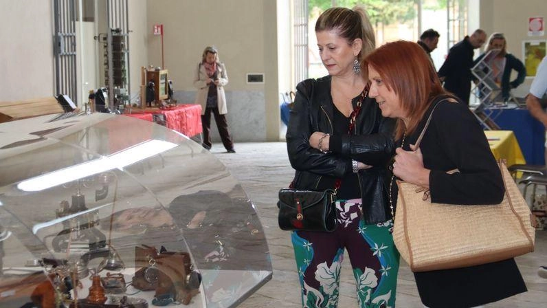 Nel centenario della costituzione, è stata inaugurata il 7 maggio, alla Cittadella Galileiana di Pisa (padiglione C1), la «Mostra Storica della Telefonia in Italia» Nel centenario della costituzione, è stata inaugurata il 7 maggio, alla Cittadella Galileiana di Pisa (padiglione C1), la «Mostra Storica della Telefonia in Italia»
