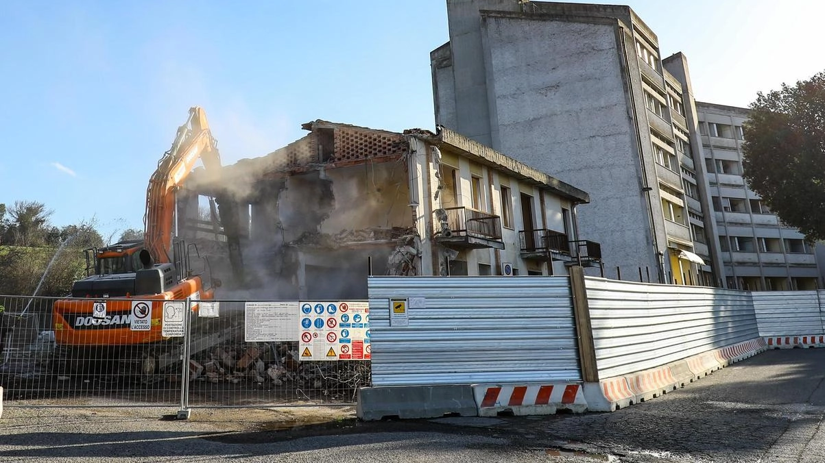 Una fase del maxi cantiere. dei lavori per. il recupero dell’ospedale Santa Verdiana Gasperini/Germogli Una fase del maxi cantiere. dei lavori per. il recupero dell’ospedale Santa Verdiana Gasperini/Germogli