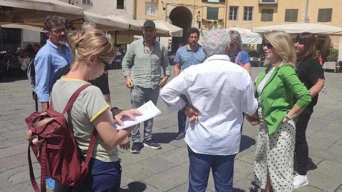 Un momento del sopralluogo cittadino dell’amministrazione comunale con la società Anele, in coproduzione con Rai Fiction Un momento del sopralluogo cittadino dell’amministrazione comunale con la società Anele, in coproduzione con Rai Fiction