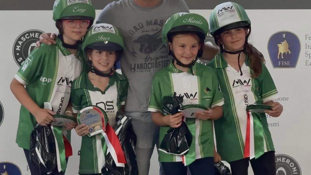 Si chiama Emily Gianni, 9 anni di San Gimignano, la piccola amazzone tornata dentro le mura campionessa italiana in sella... Si chiama Emily Gianni, 9 anni di San Gimignano, la piccola amazzone tornata dentro le mura campionessa italiana in sella...