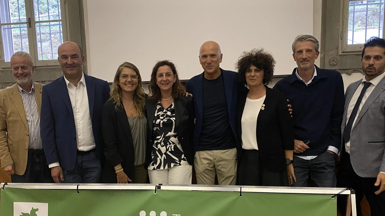 Varato, con il sostegno della Regione, il piano dei sentieri del parco. Varato, con il sostegno della Regione, il piano dei sentieri del parco.