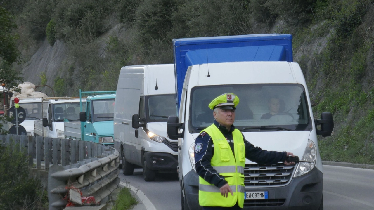 Molti i problemi di viabilità che affliggono la strada 325 Molti i problemi di viabilità che affliggono la strada 325