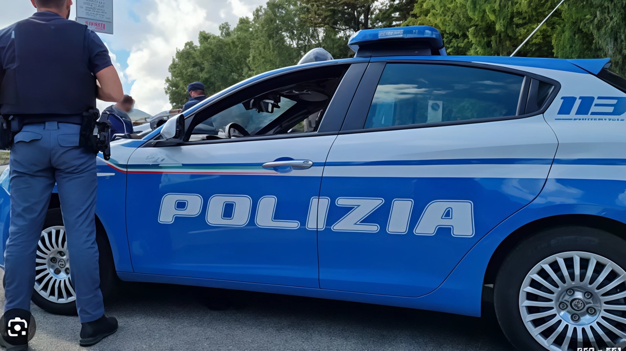 Sono stati gli uomini della Squadra Mobile a fermare l’autore della rapina ai danni dell’edicola di Piazza Giotto Sono stati gli uomini della Squadra Mobile a fermare l’autore della rapina ai danni dell’edicola di Piazza Giotto